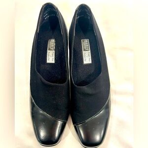Women’s Munro American Julia Shoes, Sz 6.5. Stretch fabric and leather, black